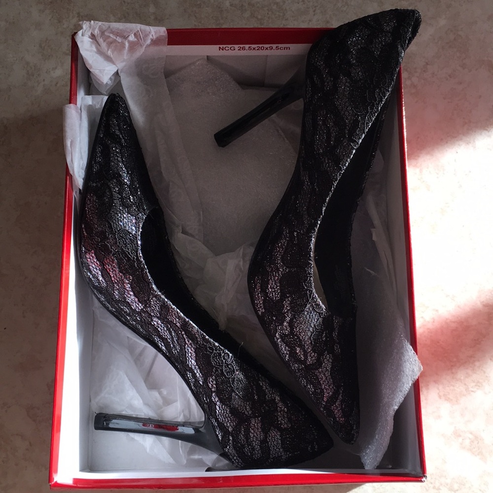 Black Lacy heels Guess